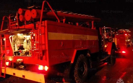 Грузовик потушили спасатели ночью в Брянске