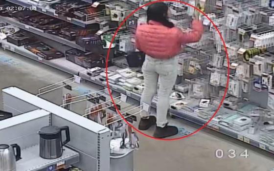 Брянские полицейские задержали подозреваемую в ночной краже из супермаркета