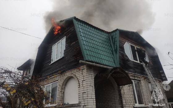 Жилой дом потушили спасатели в Брянске в выходные