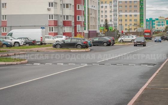 На улице Строкина в Брянске расширили дорогу и построили тротуары