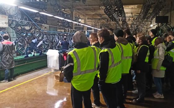 Школьники побывали на проф-туре на Жуковском веломотозаводе