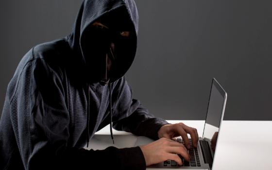 Лжеоператор сотовой связи похитил у брянца 260 тысяч рублей