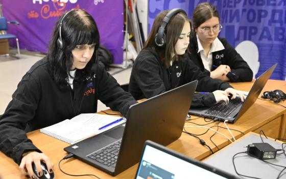 Более 1900 обращений поступило на прямую линию брянского губернатора