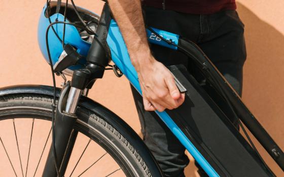 Подозреваемого в краже электровелосипеда рецидивиста задержали полицейские в Брянске