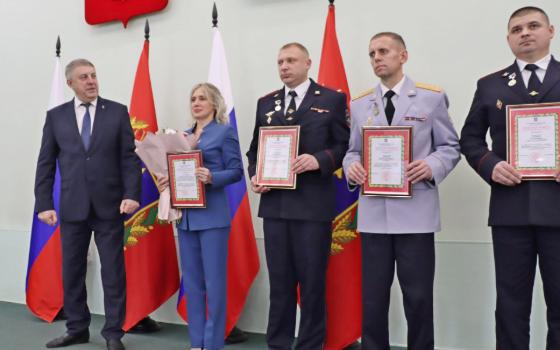 Брянские полицейские получили награды в честь профессионального праздника