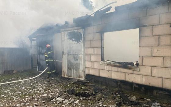 Две машины сгорели в гараже в Брасовском районе