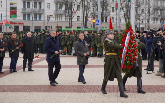 Брянский губернатор поучаствовал в памятной церемонии в Гомеле