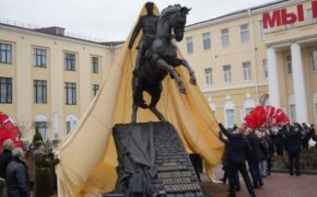 Брянский губернатор поучаствовал в открытии памятника военачальнику в Гомеле