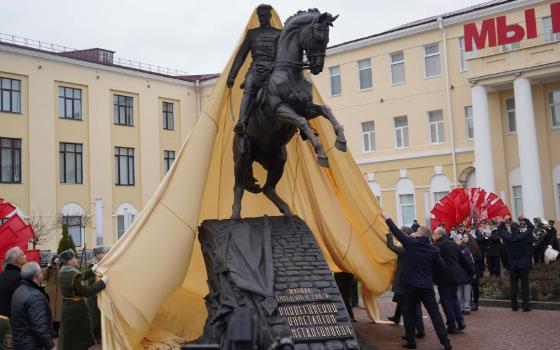 Брянский губернатор поучаствовал в открытии памятника военачальнику в Гомеле