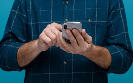 Кражу телефона у ребёнка раскрыли полицейские в Брянске