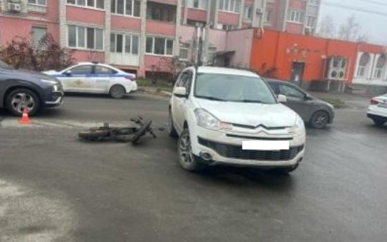 Машина и электровелосипед столкнулись в Брянске
