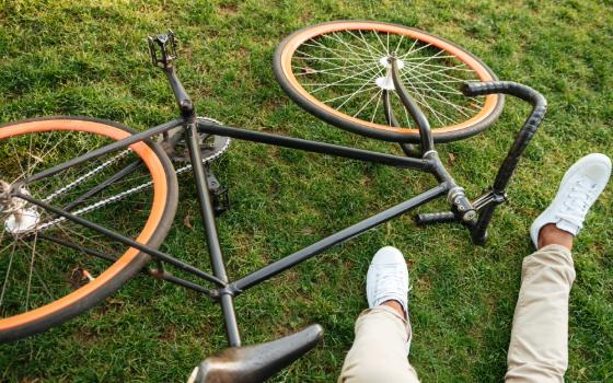 «ЗИЛ» сбил велосипедистку на трассе в Стародубском районе