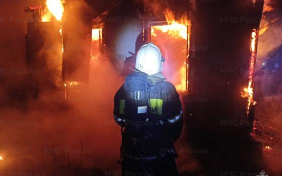 Мужчина и ребёнок погибли ночью на пожаре в Новозыбкове