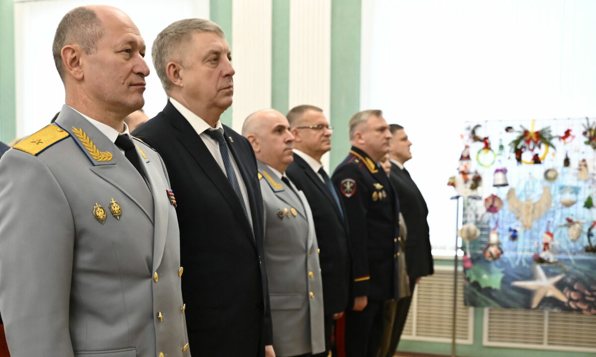Брянский губернатор поздравил сотрудников ФСБ
