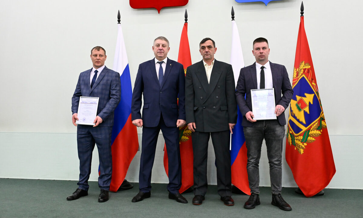 Брянский губернатор поздравил энергетиков региона