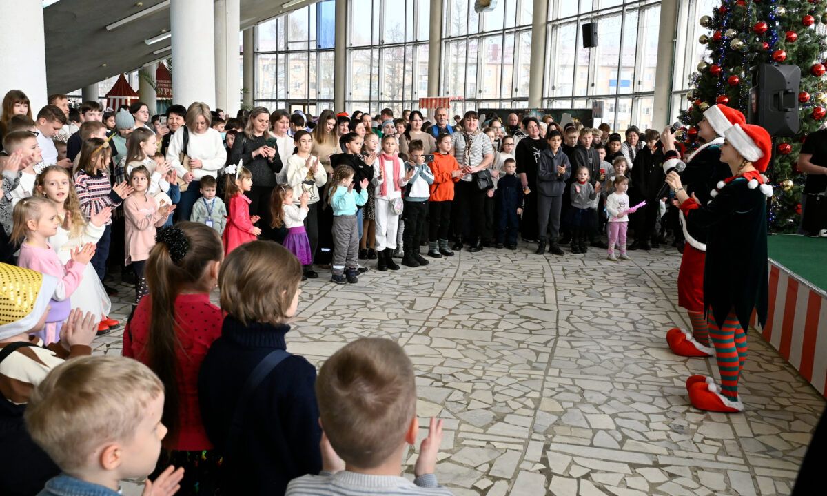 Почти 2000 брянских детей побывали на Губернаторской ёлке