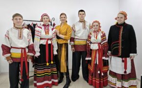 Новые костюмы сшили для участников хора Брянского колледжа искусств