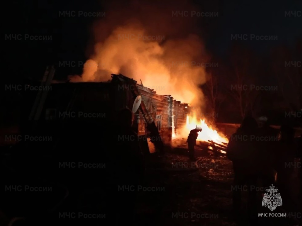 Жилой дом сгорел в Навлинском районе утром в воскресенье