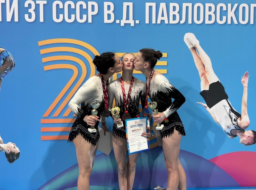 Брянские акробатки стали третьими на всероссийском турнире
