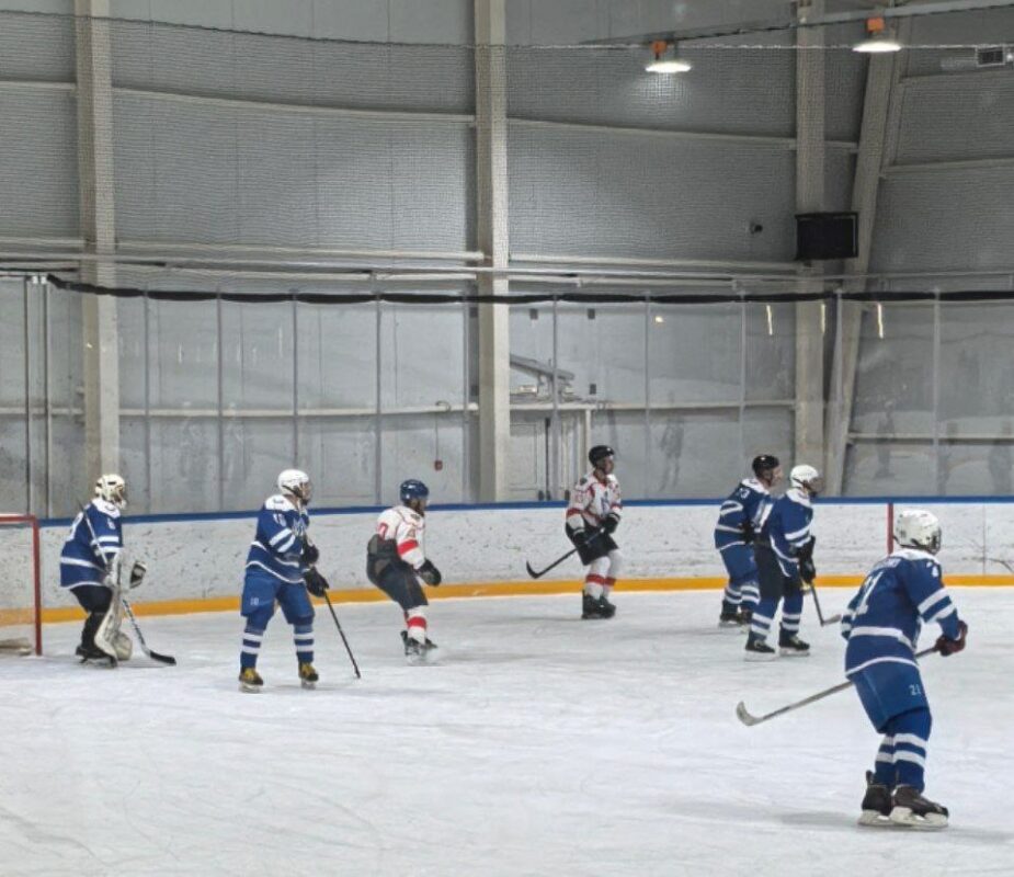 Хоккеисты из Жуковки сыграли «сухой» матч в Брянске