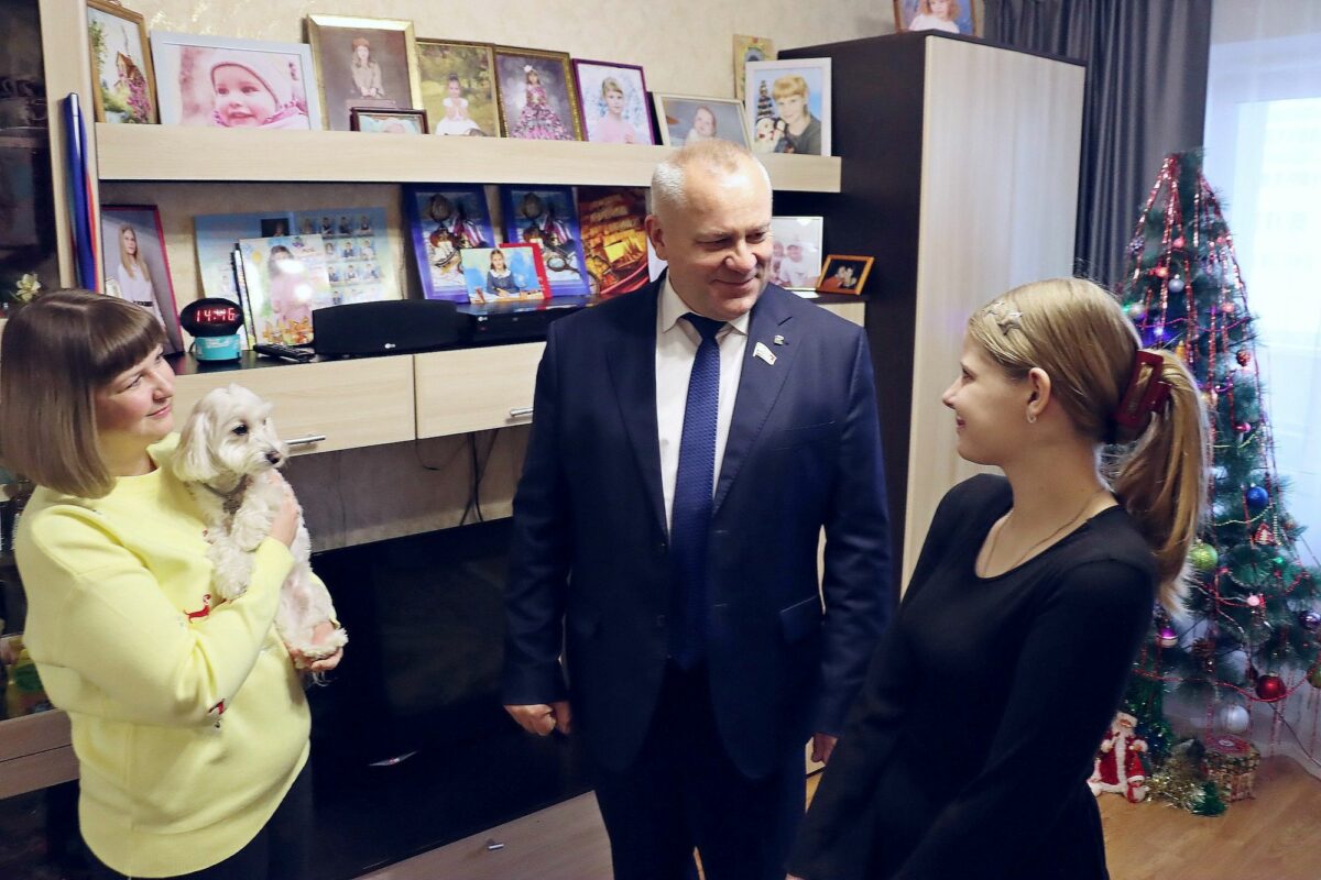 Спикер брянского заксобрания исполнил мечты юных жителей областного центра