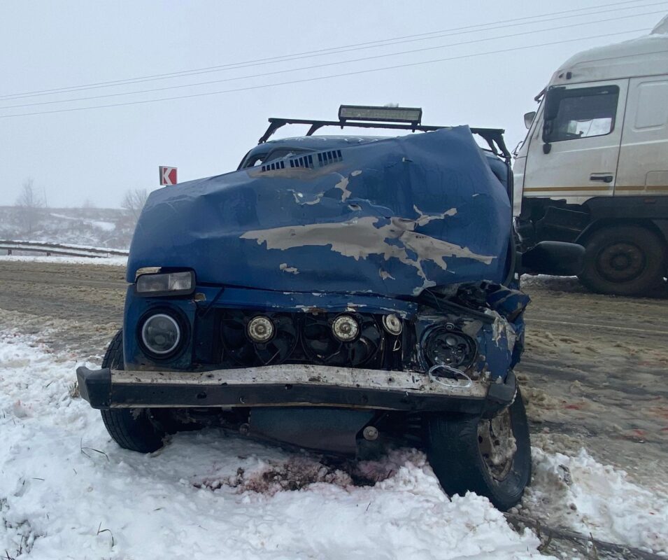 Мужчина пострадал при столкновении ВАЗа с МАЗом на брянской трассе