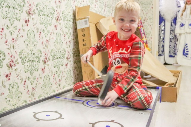 Мэр Брянска исполнил новогоднюю мечту пятилетнего Ромы Новикова