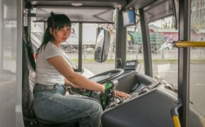 Зарплата водителей общественного транспорта в Брянске составила почти 100 тысяч рублей