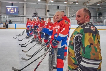 Ветераны хоккея и депутаты встретились на льду в Брянске