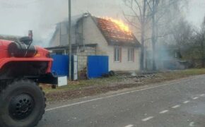 Жилой дом потушили спасатели в Красногорском районе в пятницу