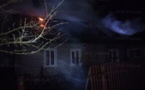 Частный дом и гараж горели ночью в субботу в Дятьково