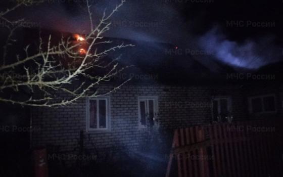 Частный дом и гараж горели ночью в субботу в Дятьково