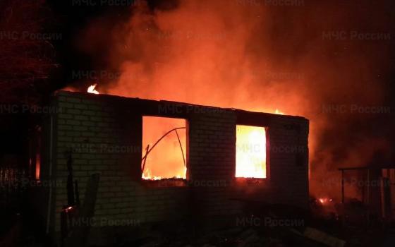 Жилой дом сгорел ранним утром в Почепском районе