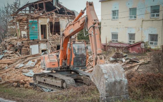 100-летний аварийный дом сносят в Советском районе Брянска