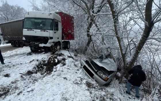Человек пострадал в ДТП с грузовиком на брянской трассе утром