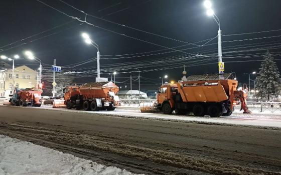 Более пяти тысяч километров дорог очистили от снега коммунальщики ночью