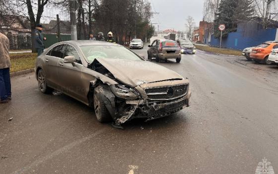 Два автомобиля столкнулись в Брянске утром в четверг