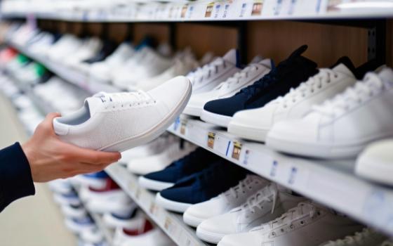 Кражу кроссовок из магазина раскрыли полицейские в Навле