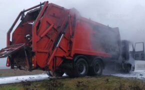 Мусоровоз загорелся на дороге в Трубчевском районе