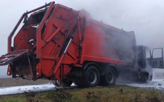 Мусоровоз загорелся на дороге в Трубчевском районе