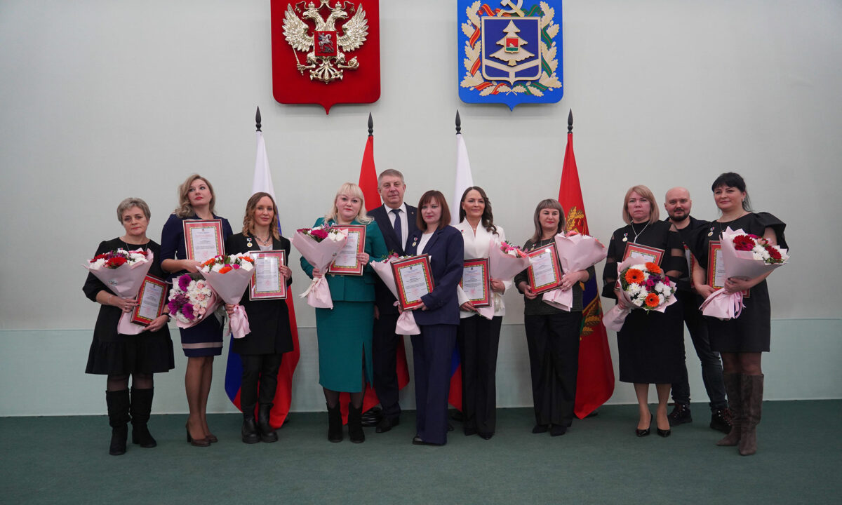 Брянский губернатор поздравил представителей СМИ