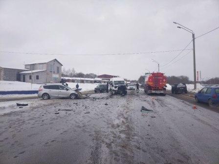 Три человека пострадали в ДТП в Брянске накануне