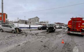 Три автомобиля столкнулись в Брянске в пятницу днём