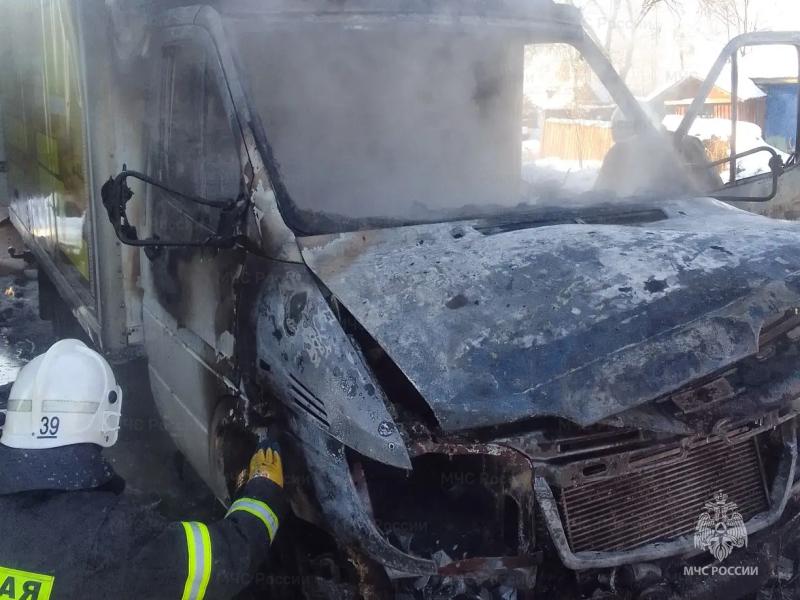 Грузовой автомобиль загорелся в Унечском районе накануне