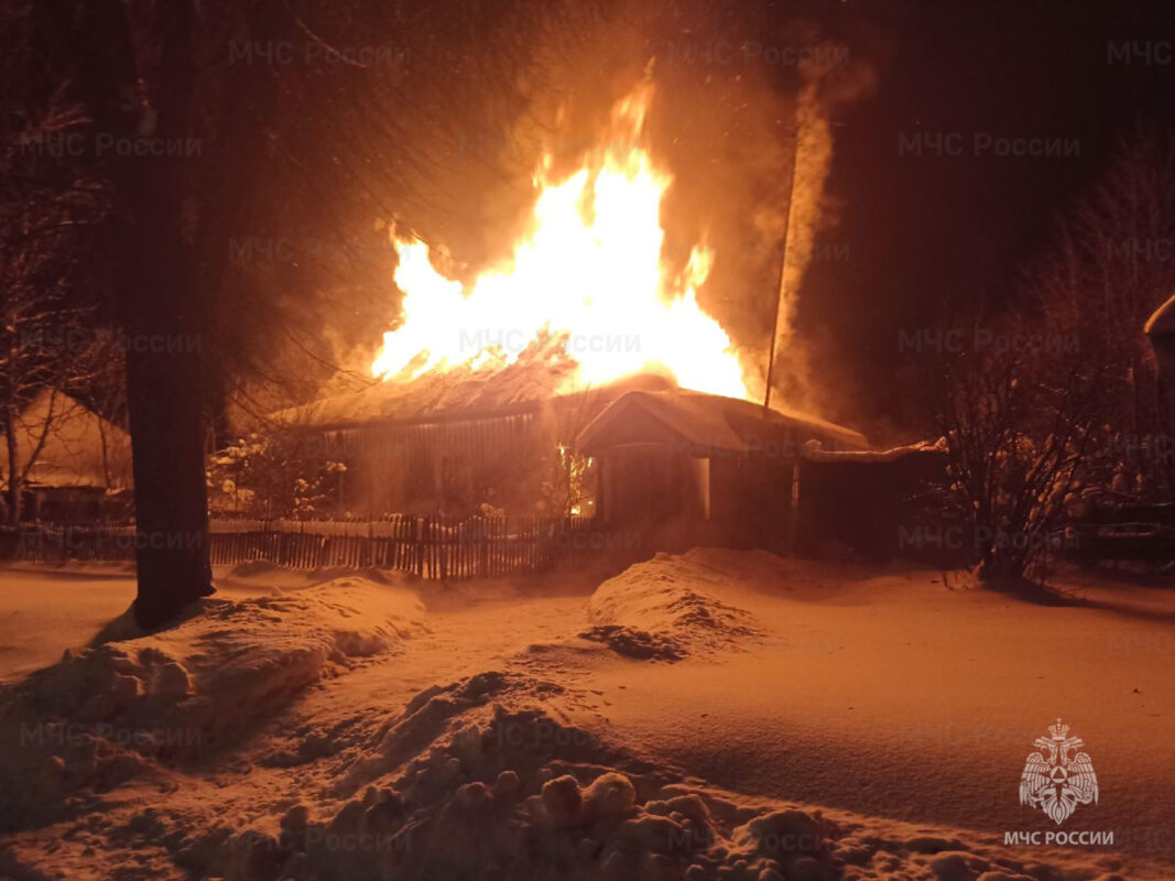 На ночном пожаре в посёлке Старь есть пострадавший