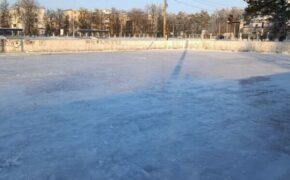 В Жуковке открылся бесплатный каток под открытым небом