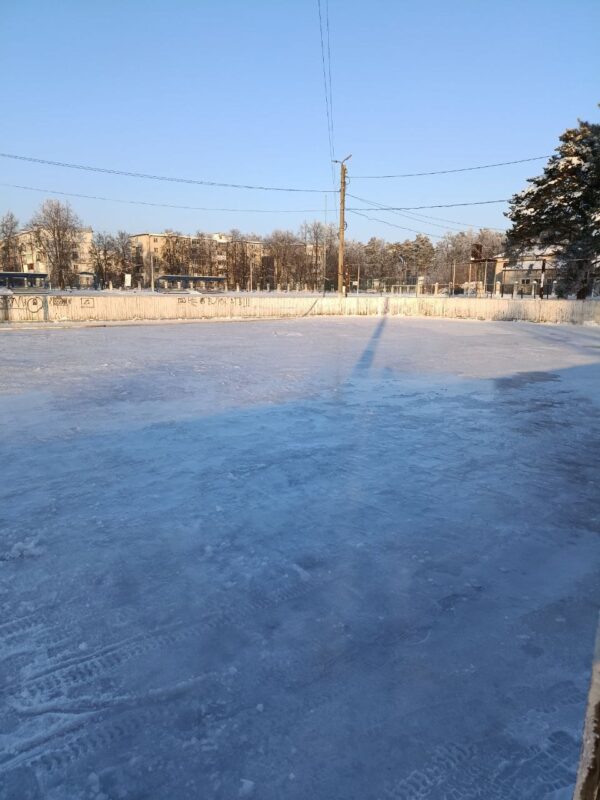 В Жуковке открылся бесплатный каток под открытым небом