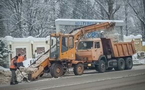 Почти 1350 тонн снега вывезли за сутки дорожники из Брянска