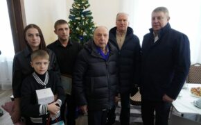 Первых новосёлов нового ЖК в Журиничах навестил помощник Президента РФ