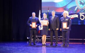 Брянские следователи получили награды в профессиональный праздник